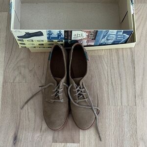Bass Tan Suede Lace-Up Shoes
